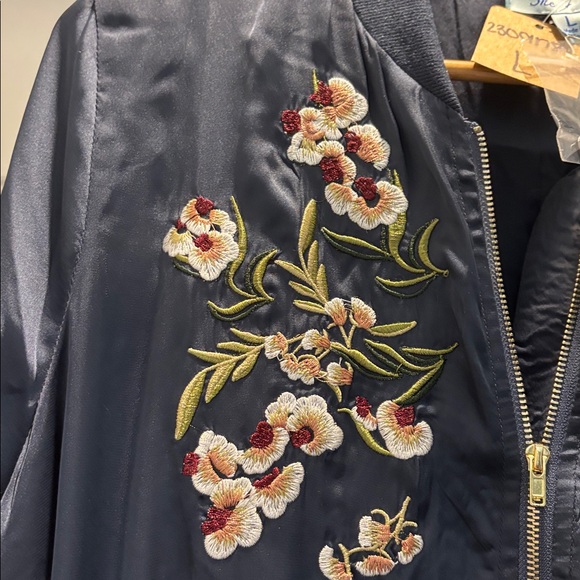 NWT She + Sky Embroidered Flowered Jacket Size Large. Navy Blue. - Picture 7 of 10